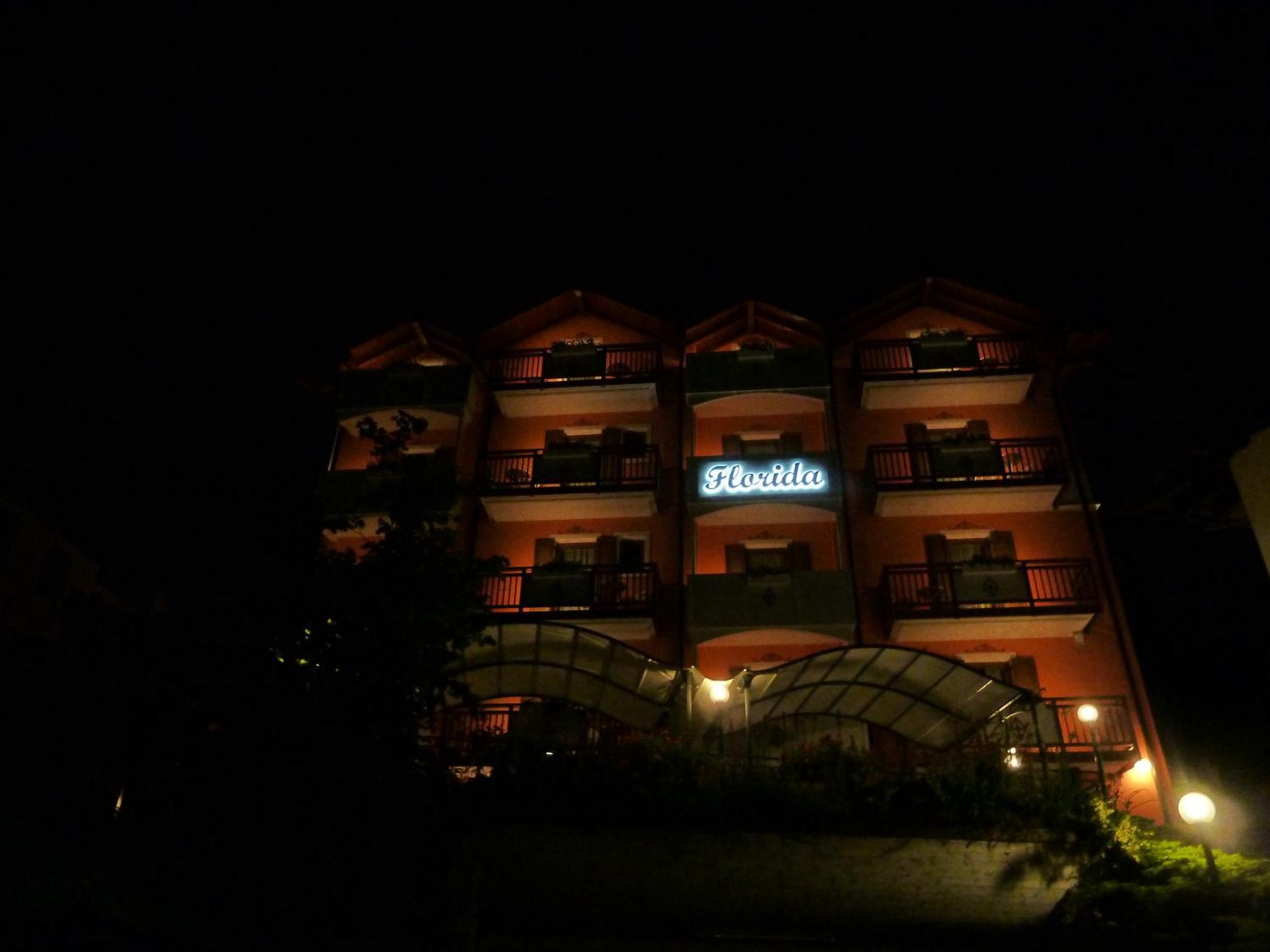 מולבנו Hotel Florida מראה חיצוני תמונה