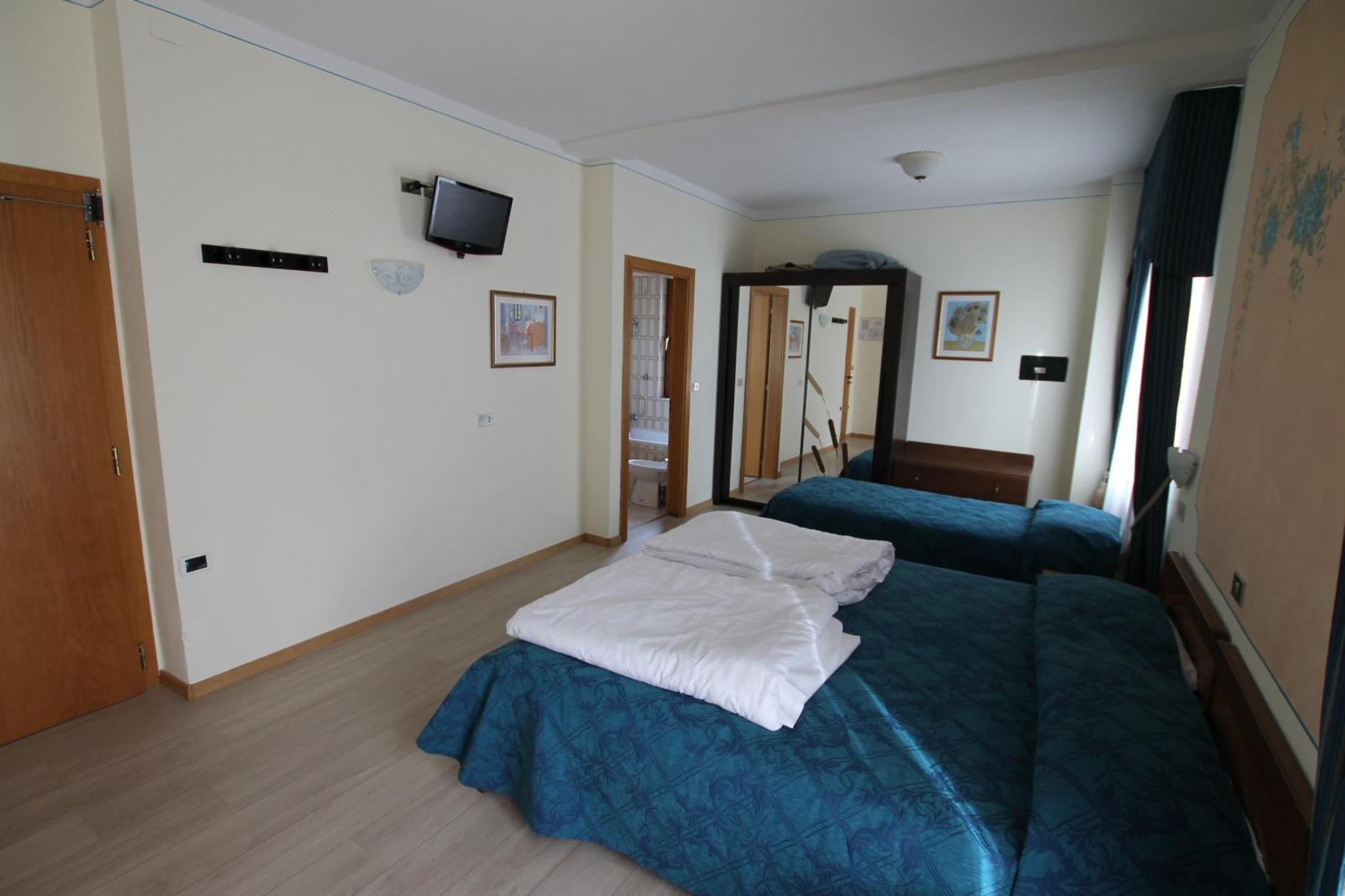 מולבנו Hotel Florida מראה חיצוני תמונה